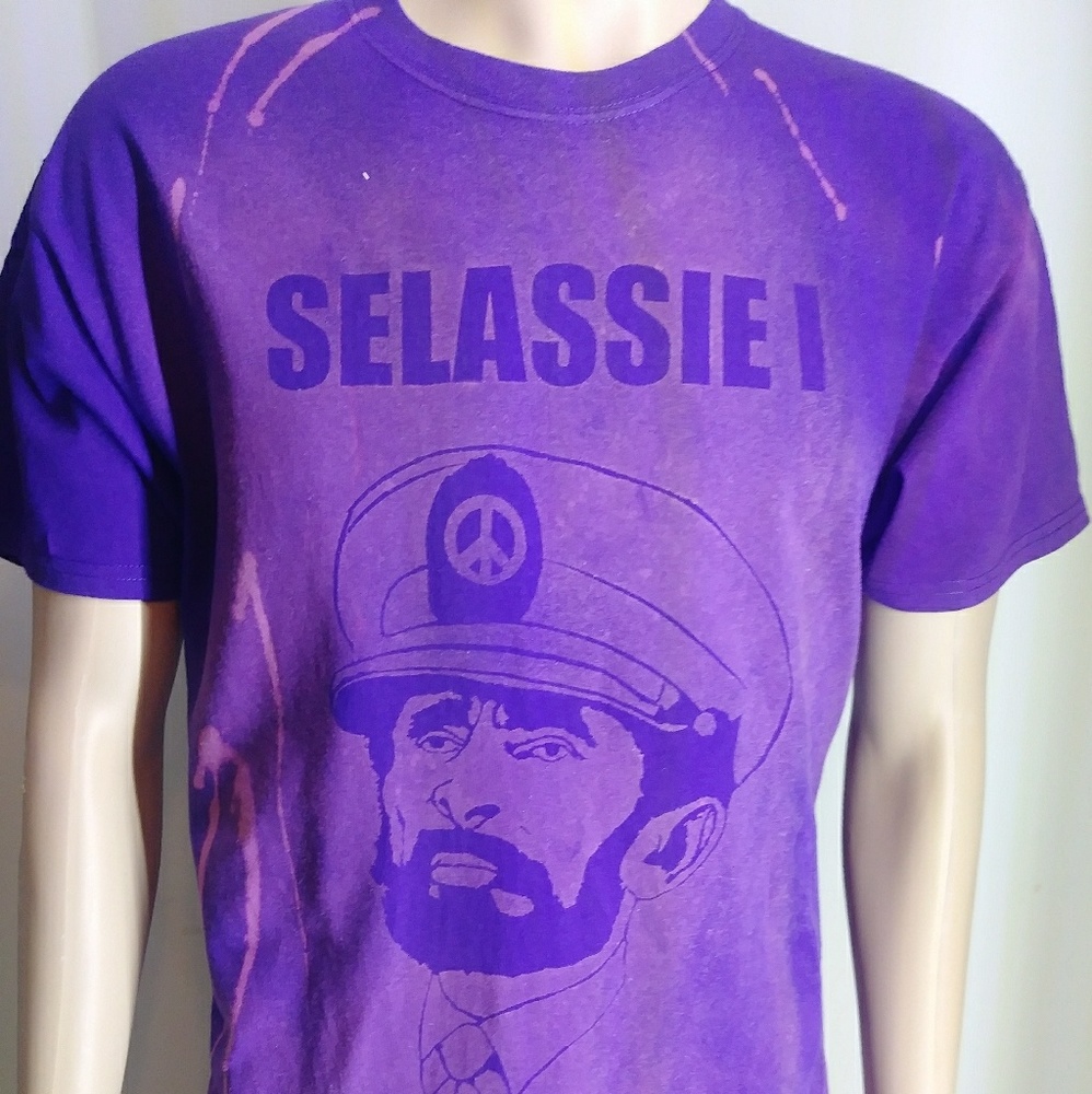 Bleach graphic t.shirts can also be personalized